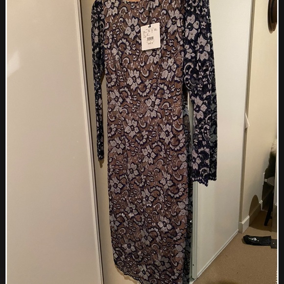 Melanie Lyne lace dress with dust cover - Picture 4 of 9